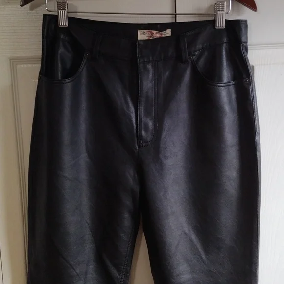 We the Free faux leather Zip up black pants size 29 pockets ankle High Rise